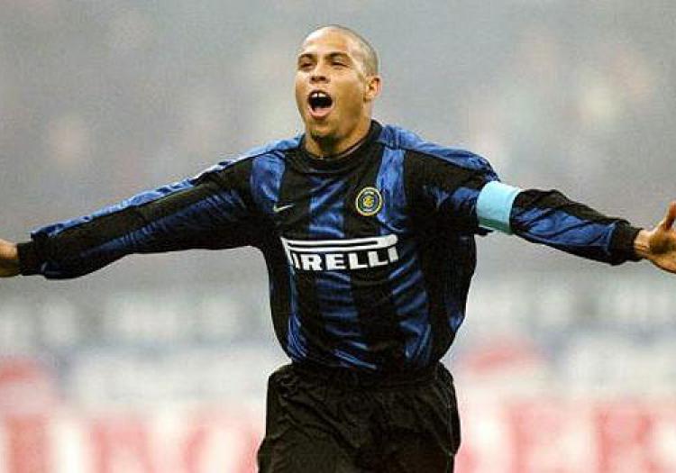 Há 23 anos, Ronaldo Fenômeno assinava pela Inter de Milão | LANCE!