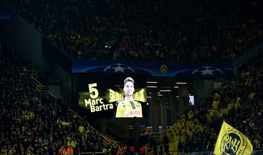 Bandeira para Bartra - Borussia Dortmund x Monaco