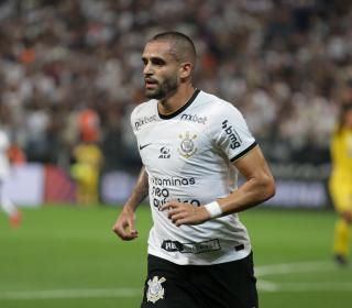 Pruebas en el vestuario del Corinthians no indican lesión grave de Renato Augusto