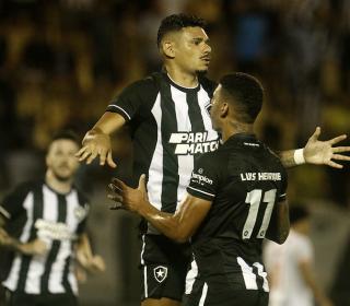 Botafogo juega mal, pero vence a Audax en la ida de la final de la Copa de Río